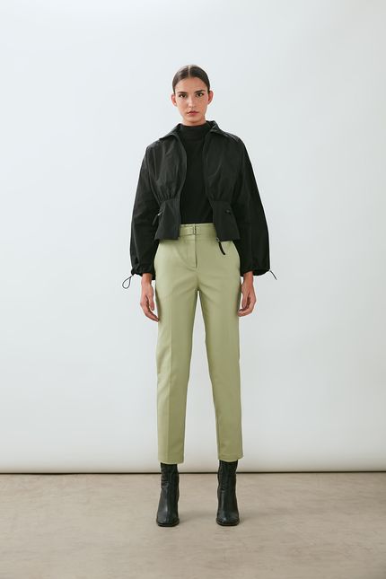 Calça alfaiataria fivela verde malva