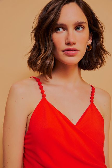 Blusa crepe alça bolinhas vermelho morango