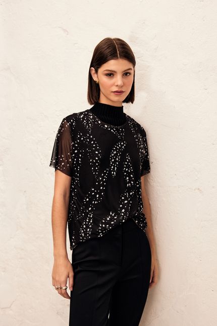 Blusa manga tule estampada preto branco