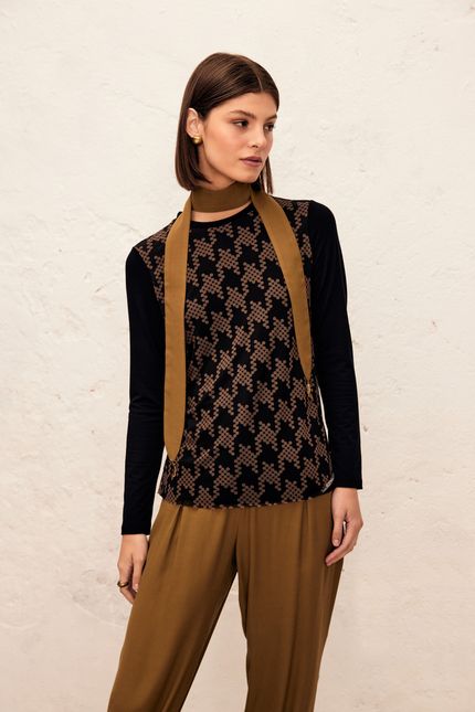 Blusa tule malha estampada  preto