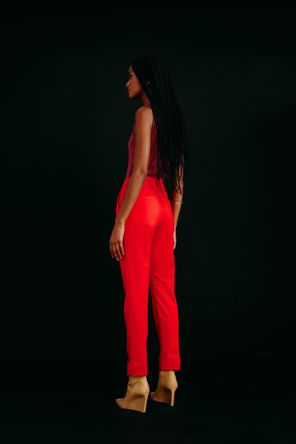 Calça alfaiataria barra dobra vermelho anturio