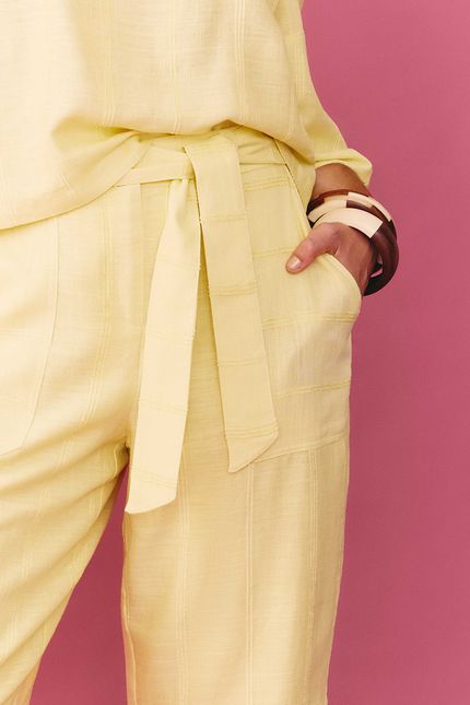 Bermuda linho maquinetado amarelo lima