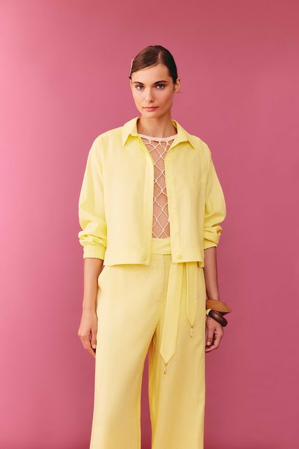 Camisa cambraia recortes amarelo manteiga