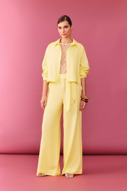 Camisa cambraia recortes amarelo manteiga