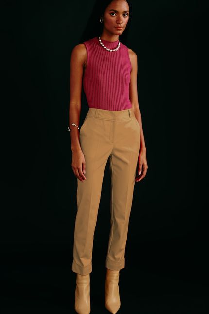 Calça alfaiataria barra dobra bege creme