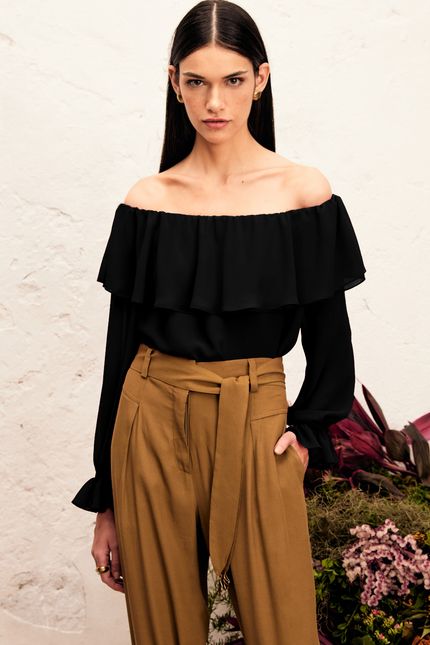 Blusa ombro a ombro babados  preto