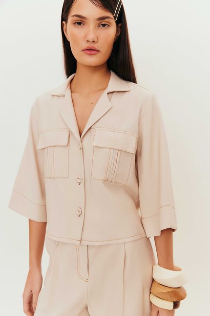 camisa bolso pregas bege concha