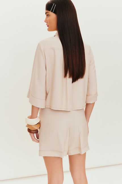 camisa bolso pregas bege concha