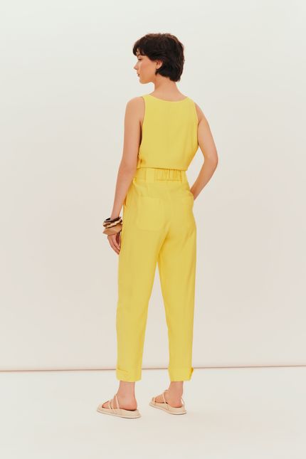 Calça cupro fivela resina amarelo solar