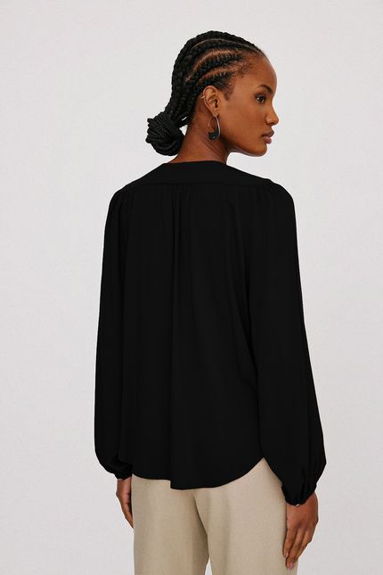 Blusa crepe pala ombro preto