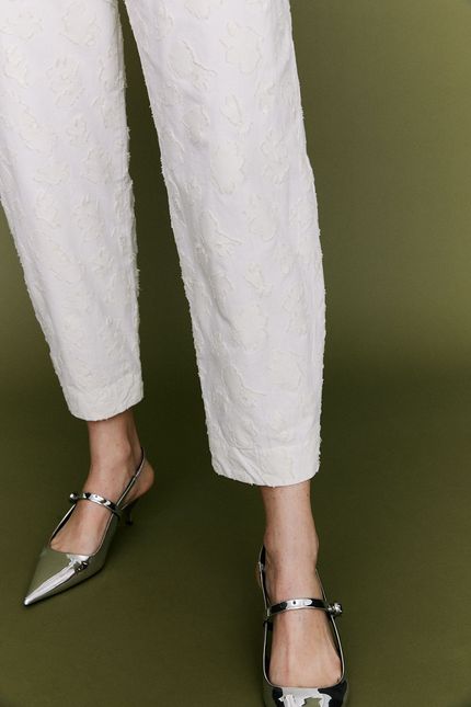Calça jacquard floral aquarela off white