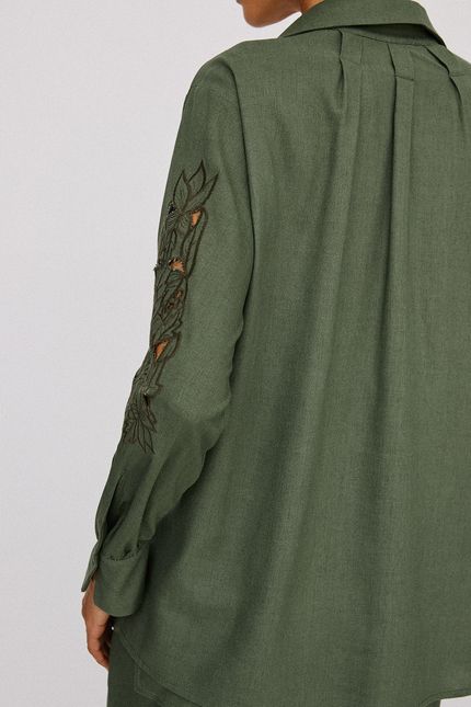 Camisa linho manga bordada verde oliva