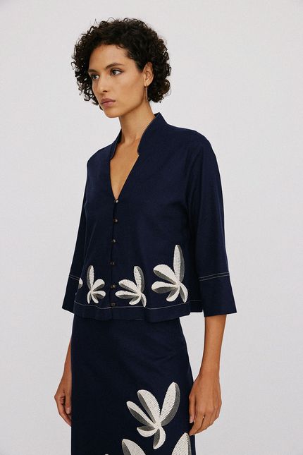 Camisa linho bordado flor azul noturno