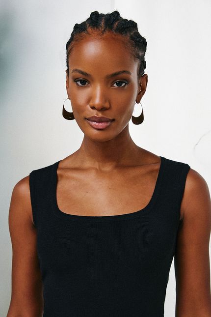 Blusa tricot decote reto preto