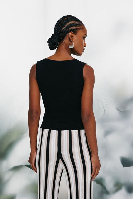 Blusa tricot decote reto preto
