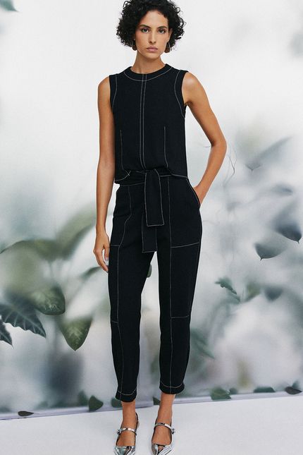 blusa cropped recortes pespontos preto