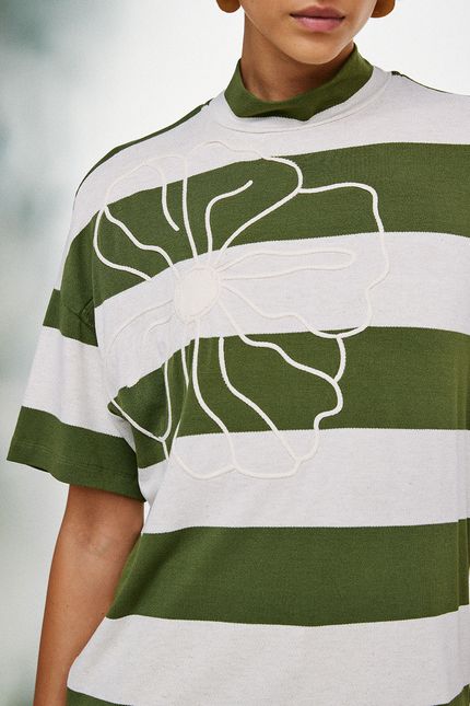 Blusa linen listrada bordada verde oliva