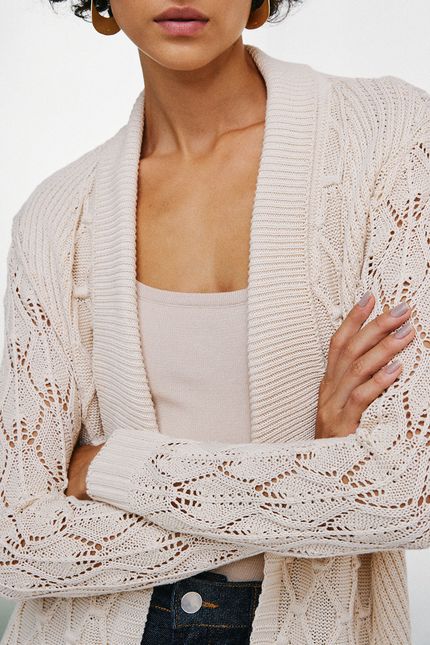 Casaco tricot detalhe poá bege palha