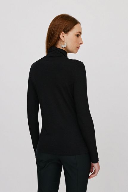 Blusa malha basic gola preto