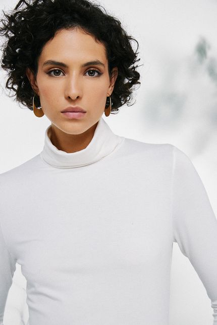 Blusa malha basic gola off white