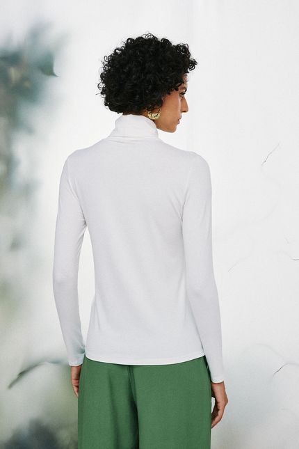 Blusa malha basic gola off white