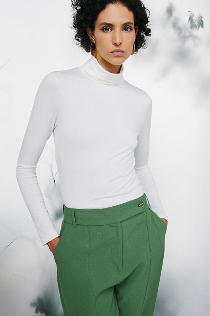 Blusa malha basic gola off white