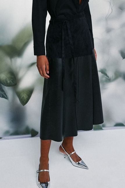 Saia like leather transpassada preto