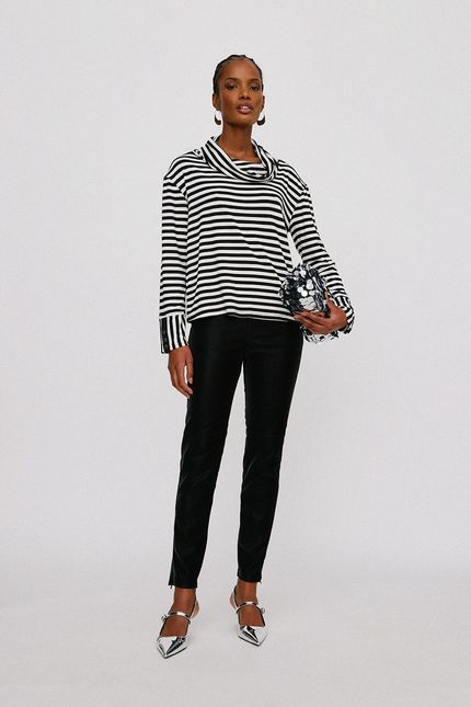 Blusa listrada botões preto
