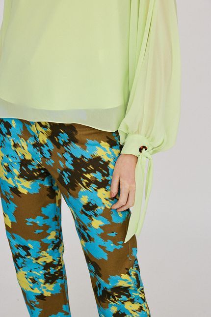 Blusa canoa punho ilhós verde lima