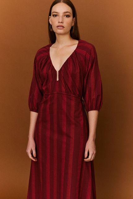 Vestido fio tinto listra vinho urucum