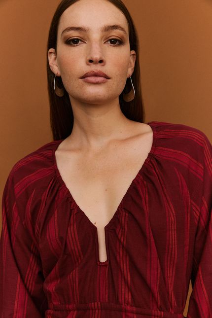 Vestido fio tinto listra vinho urucum