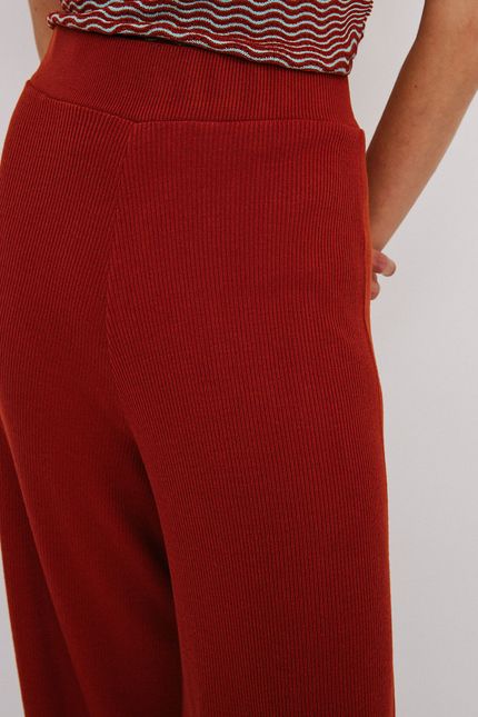 Calça tricot canelada marrom serrado