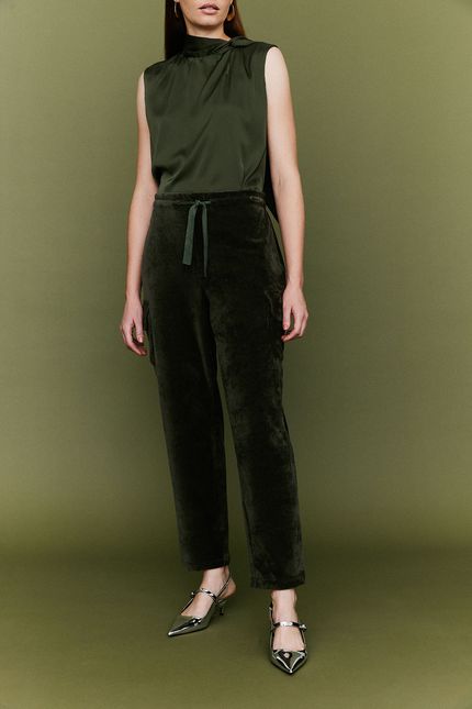 Calça utilitário veludo verde musgo