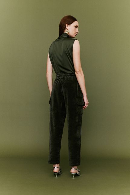 Calça utilitário veludo verde musgo