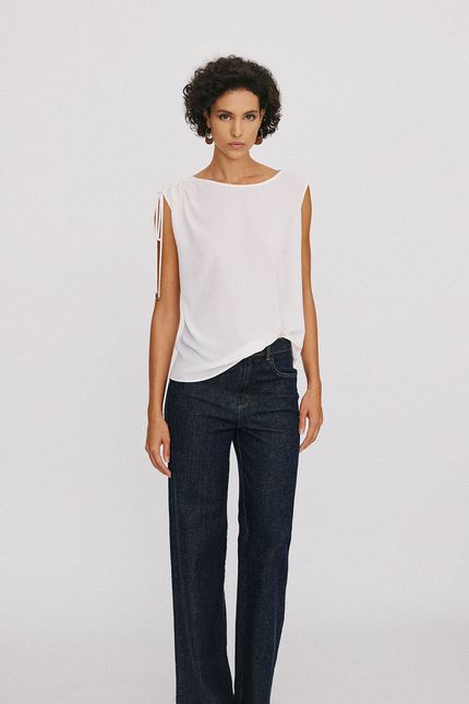 Blusa crepe assimétrica off white