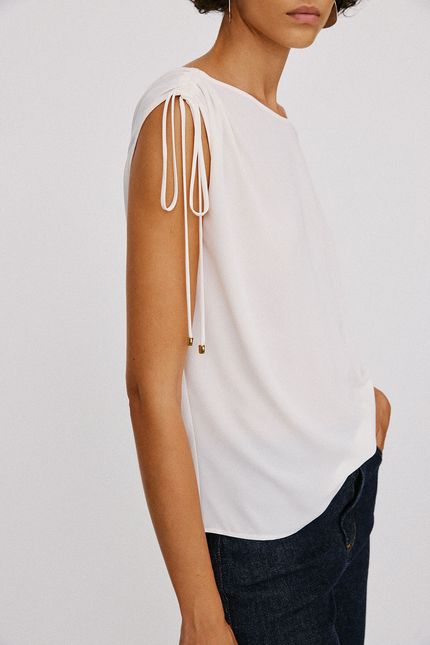 Blusa crepe assimétrica off white