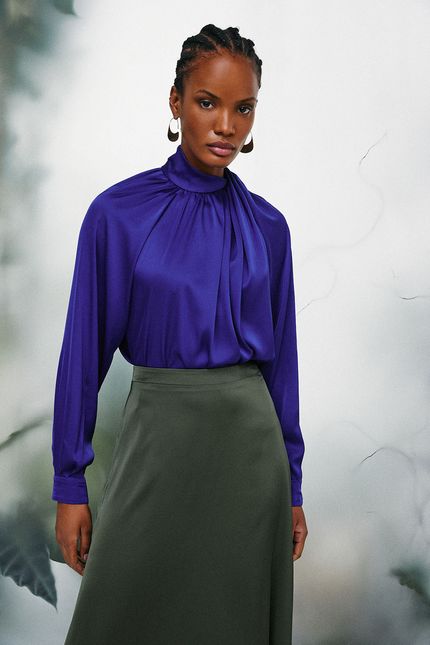 blusa cetim torção azul oceano