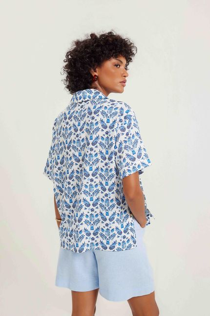 Camisa detalhe botões férias azul topazio