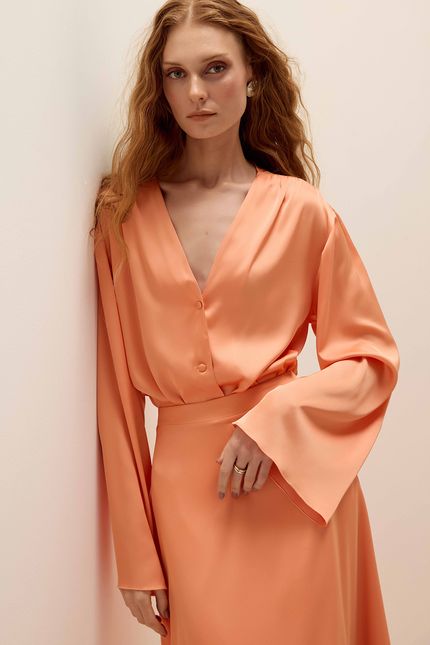 Blusa cetim lenço laranja pessego
