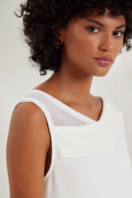 Vestido malha detalhe crochê off white