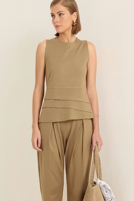 Blusa detalhe dobra pala verde cominho