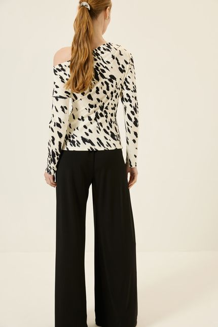 Blusa ombro pregas montaria off white