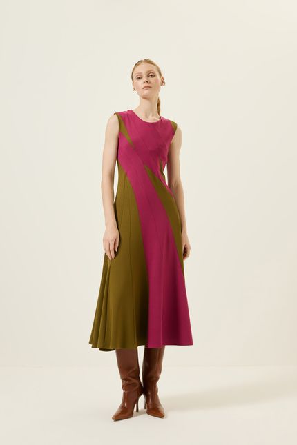 Vestido malha recorte bicolor flautas rosa mambo com verde indie