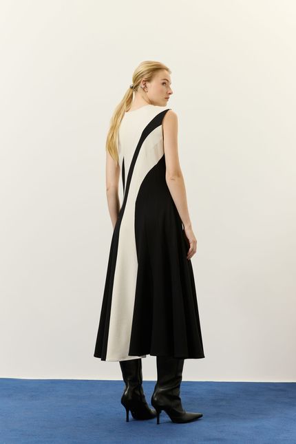 Vestido malha recorte bicolor flautas preto com bege