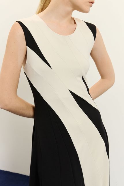 Vestido malha recorte bicolor flautas preto com bege
