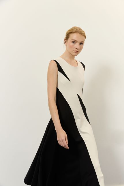 Vestido malha recorte bicolor flautas preto com bege
