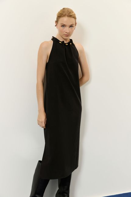 Vestido midi detalhe decote preto