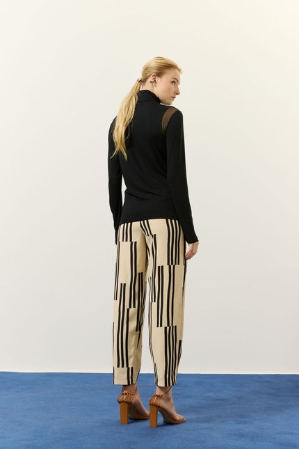 Blusa malha detalhe tule preto