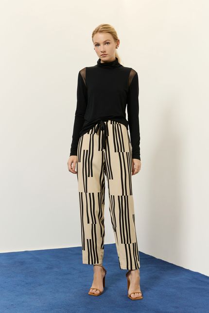 Blusa malha detalhe tule preto