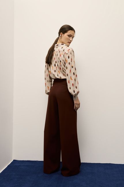 calça crepe pantalona marrom madeira